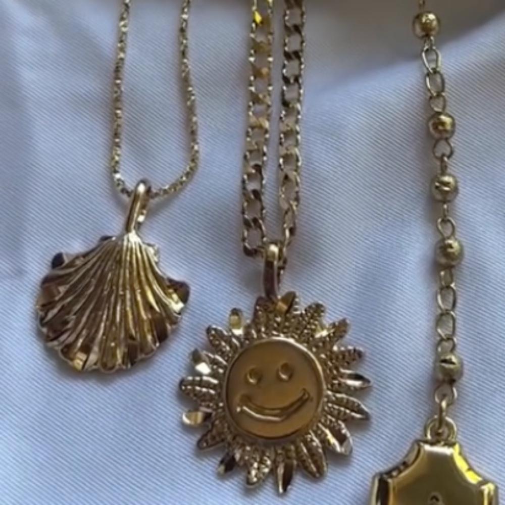 New Vanessa Mooney THE HAPPY FLOWER NECKLACE Gold - Picture 4 of 9